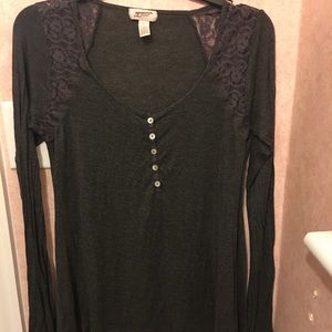 Light weight long sleeve gray shirt